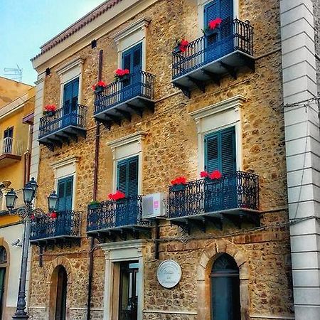 Bed and Breakfast Il Portico Dei Normanni Бутера Экстерьер фото