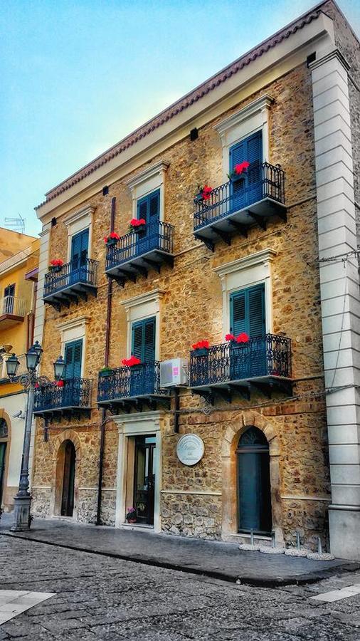 Bed and Breakfast Il Portico Dei Normanni Бутера Экстерьер фото
